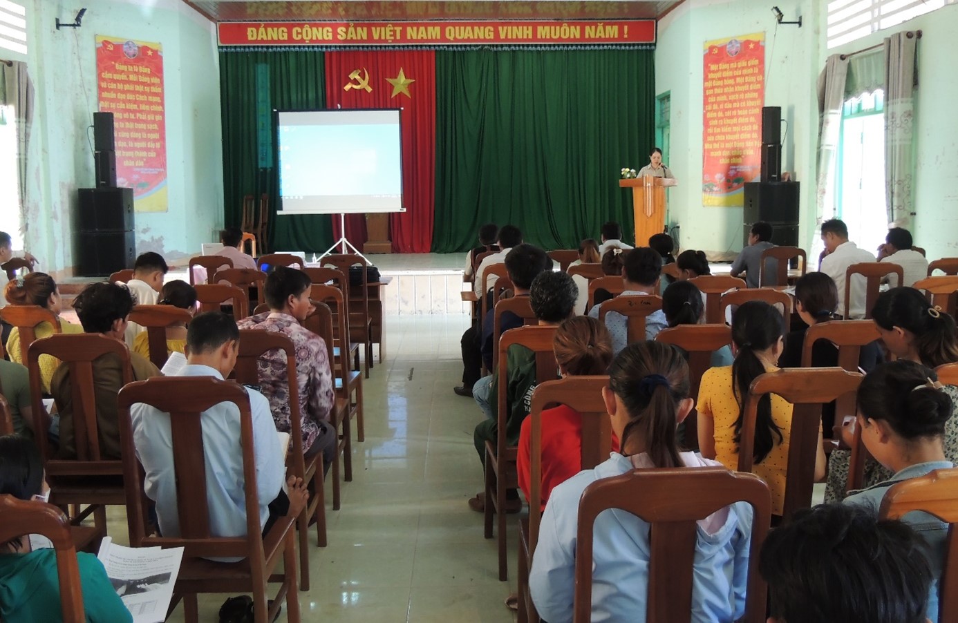 Tập huấn Chương trình Khuyến công về tiết kiệm năng lượng và sản xuất sạch hơn tại xã Chà Vàl, huyện Nam Giang